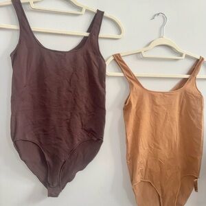 SKIMS Women's Bodysuit Set in Brown and Tan